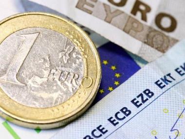 Еврото остава в защита с приближаването на срещата на ЕЦБ