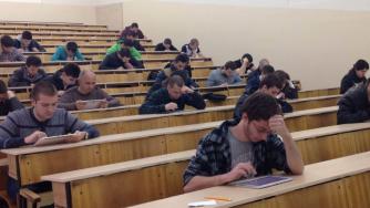 Местата в университетите с 11 000 повече от зрелостниците