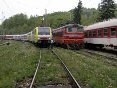 Прекъснато е движението между Плачковци и Кръстец
