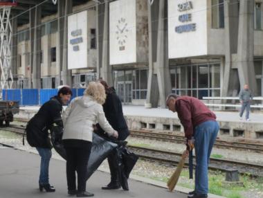 Гарите по-чисти по инициатива на НКЖИ