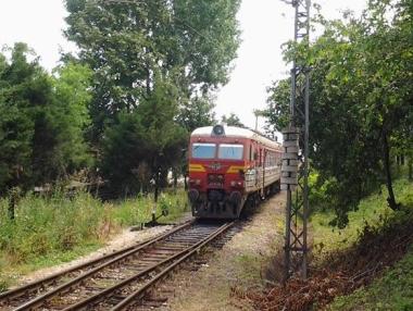 Възстановяват 33 от спрените влакове