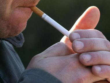 Остава забраната за пушене в заведенията