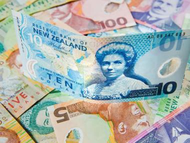 Новозеландският долар се срина до 4-годишно дъно