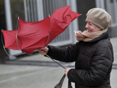 Жълт код за силен вятър в цялата страна