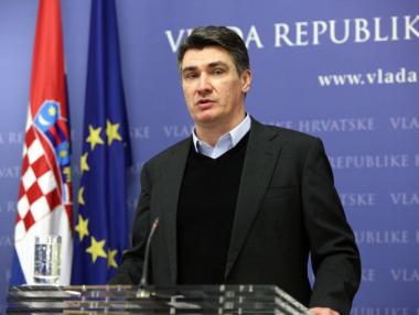 Опрощават дълговете към банки на хиляди хървати