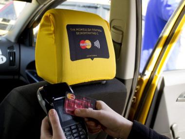 Плащаме в таксито на ПОС терминал