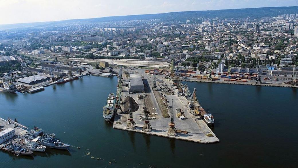 Вятър затвори Пристанище Варна