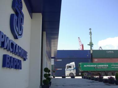 Без съкращения на работници и заплати в Порт Варна