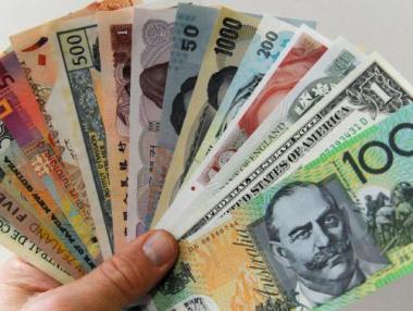 Стоковите валути със скромни печалби след отслабване на долара