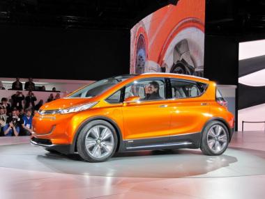 GM атакува пазара с електрическия Bolt