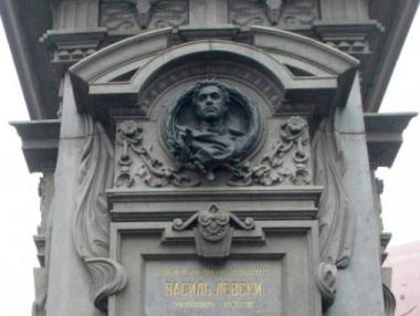 142 години безсмъртие