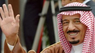 Новият саудитски крал раздаде милиарди на поданиците си