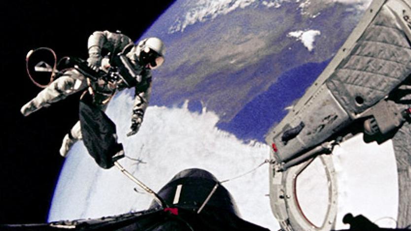 Продадоха снимка на първия астронавт в космоса за $21 000
