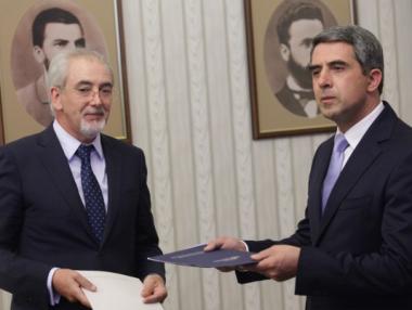 Президентът ще проведе консултации с ДПС и БСП