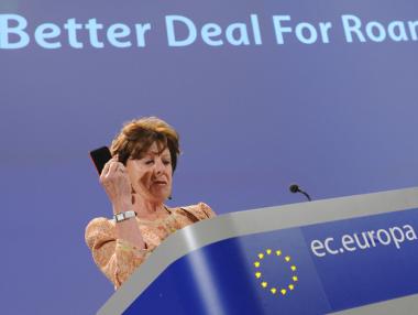 Роумингът в ЕС остава поне до 2018 г.