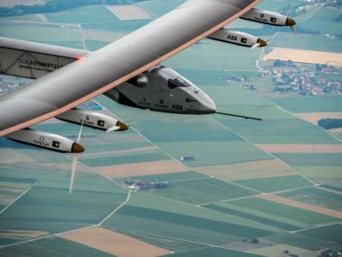 Соларен самолет тръгна на околосветска обиколка