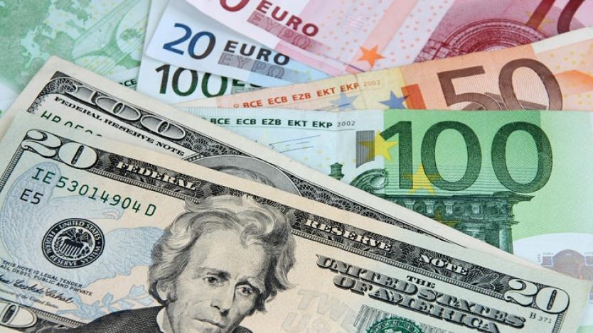 Еврото потъна до 12-годишни дъна спрямо долара