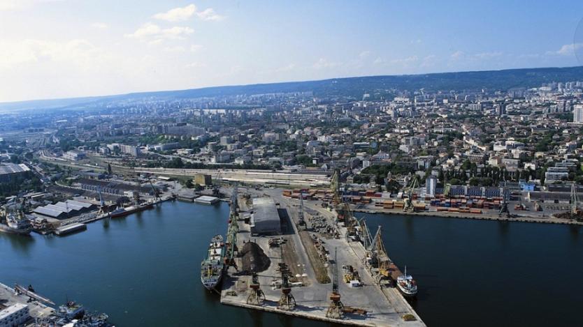 Порт Варна инвестира 12,5 млн. лв. в техника и инфраструктура през 2015 г.