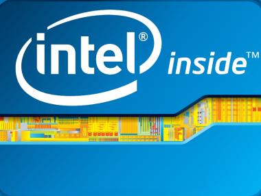 Intel оряза прогнозите си с близо $1 млрд.