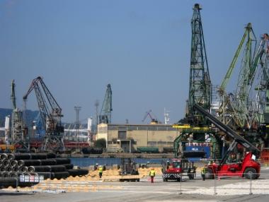 Работници в Порт Варна искат да им възстановят пари за курсове по „Южен поток“