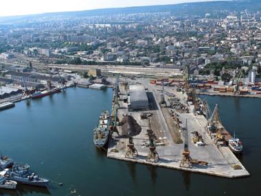 Нови кабини за почивки по кея на порт Варна-Запад