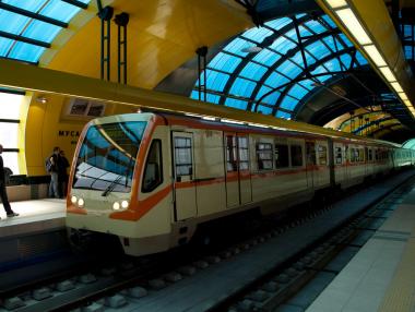Метрото в София вече и на английски
