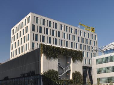 Райфайзенбанк с нова централа в София