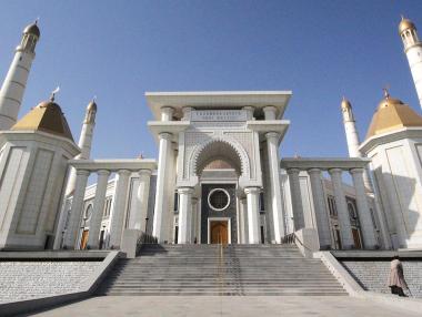 Ашхабад – град на противоположности