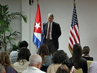 САЩ спира преследването на търгуващите с Куба