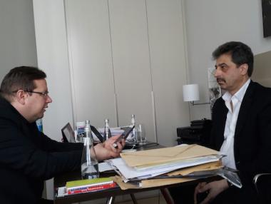 „В България олигарсите са политици“