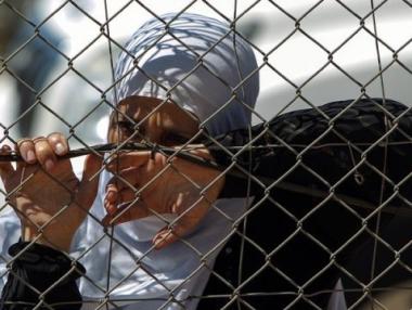 Няма да се дават пари на ръка на бежанците