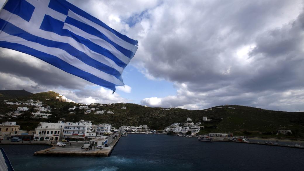 Гърция вдига ДДС и започва приватизация