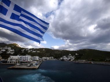 Гърция вдига ДДС и започва приватизация