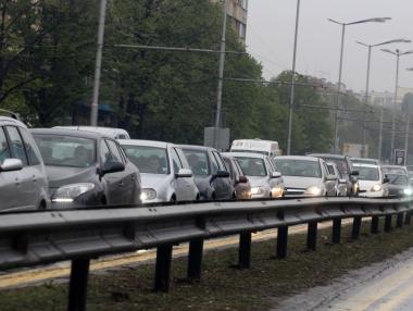 Затруднено е движението към Летищe София