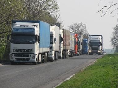 Ограничения за камионите заради трафика преди празниците