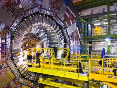 Големият адронен колайдер с нов рекорд
