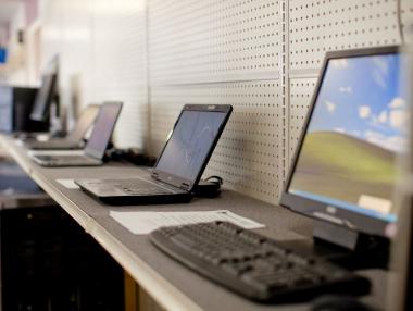 Шестгодишно дъно в продажбите на компютри