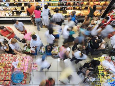 Доходите остават непроменени, но разходите растат