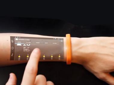 Гривна превръща китката в тъчскрийн