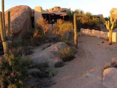Къща в скалите на пустинята Аризона