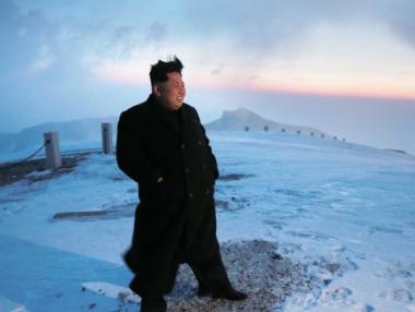 Ким Чен Ун покори свещена за корейците планина