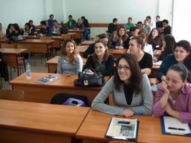 „Академия Икономика“ със стипендии за студенти