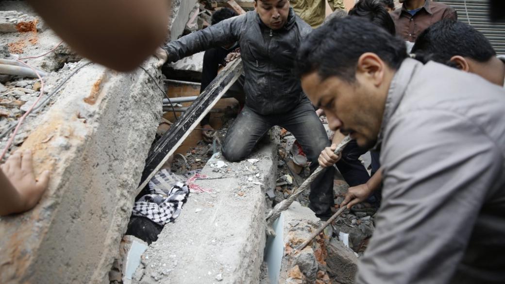 САЩ изпраща спасители и отпуска 1 млн. долара на Непал