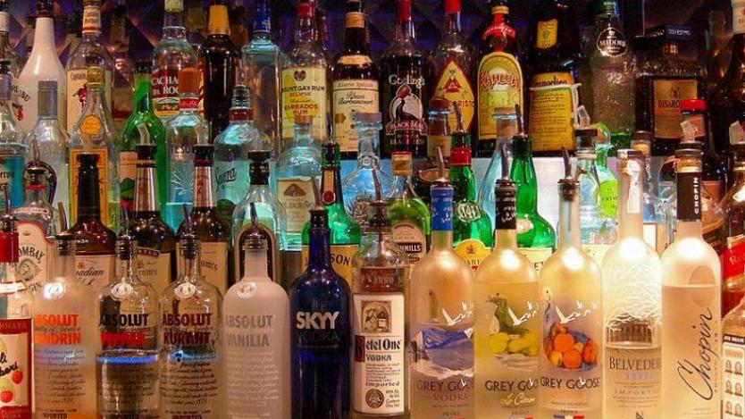 ЕП обмисля плашещи етикети за алкохол