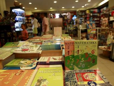 Общините получават 20 млн. лева за учебници