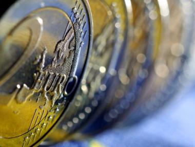 Еврото печели заради надеждите, че Гърция ще получи ново финансиране