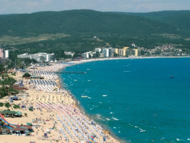 Дефицит на кадри в летните курорти