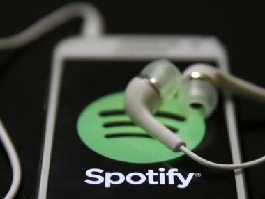 Apple иска да елиминира Spotify