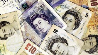 Стерлингът изригна след първоначалните резултати от изборите във Великобритания