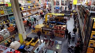 Търговията на дребно се свива с 1.3%